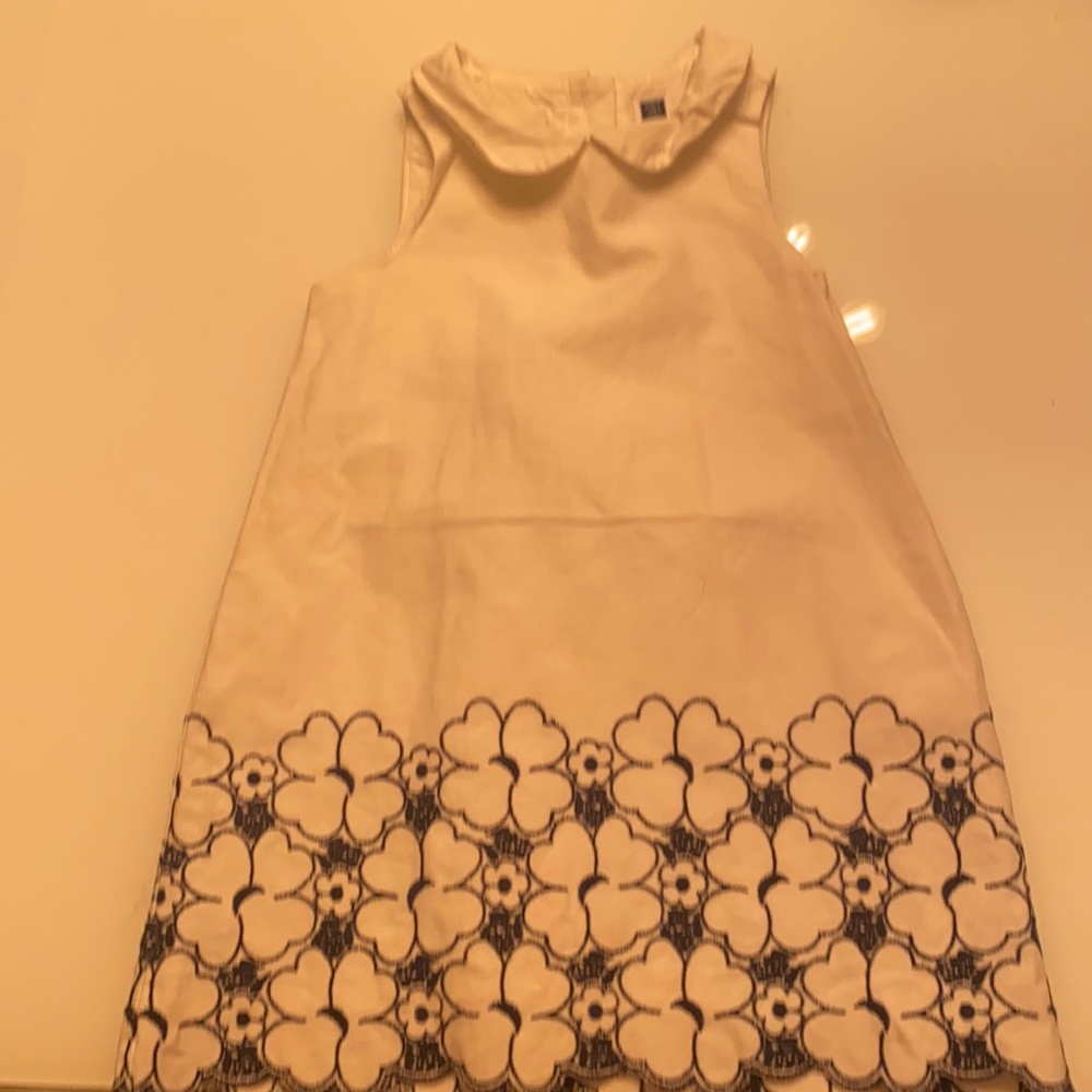 Whit flower dress